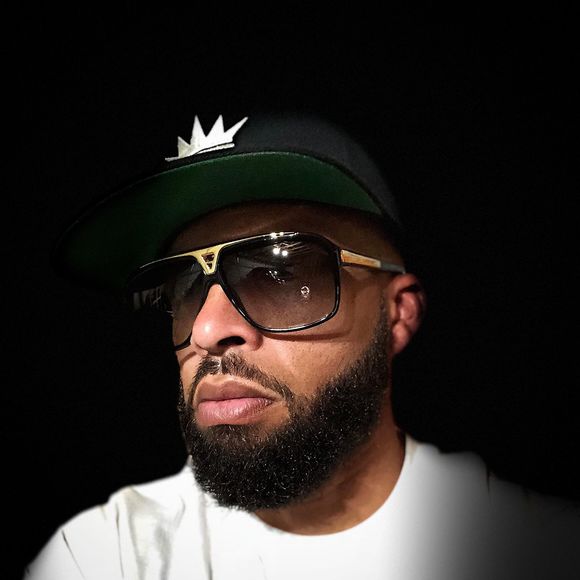 Poshmark profile picture for @footwork